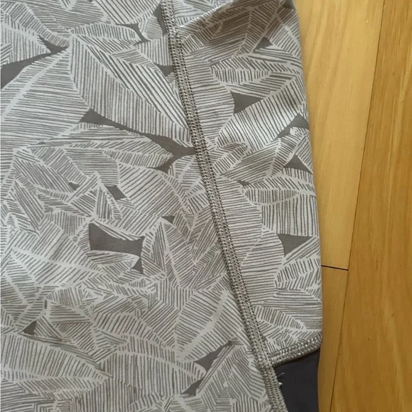 Athleta Large 25” length leggings with dual color. - Picture 4 of 7